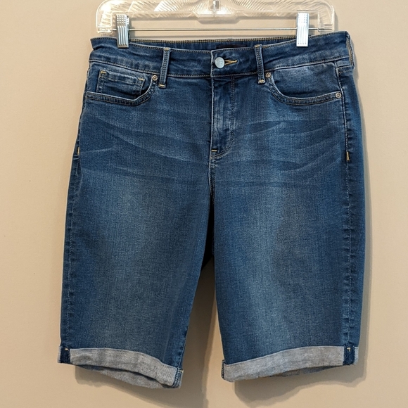 NYDJ shorts and Prince and Fox tee - Picture 3 of 10